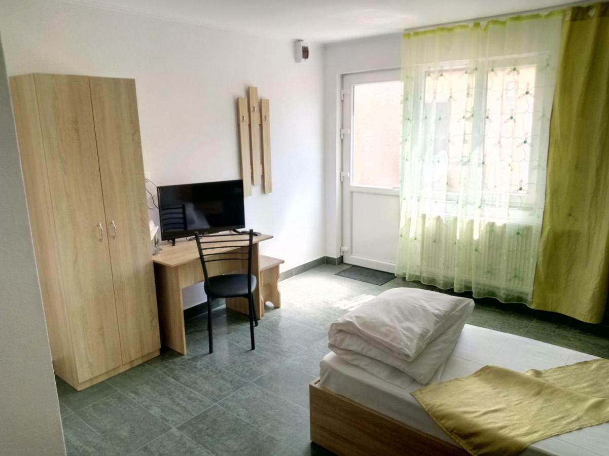 Camere De Inchiriat Carpati Hunedoara Eksteriør billede