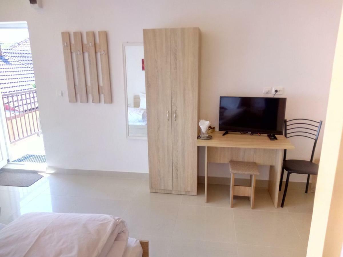 Camere De Inchiriat Carpati Hunedoara Eksteriør billede