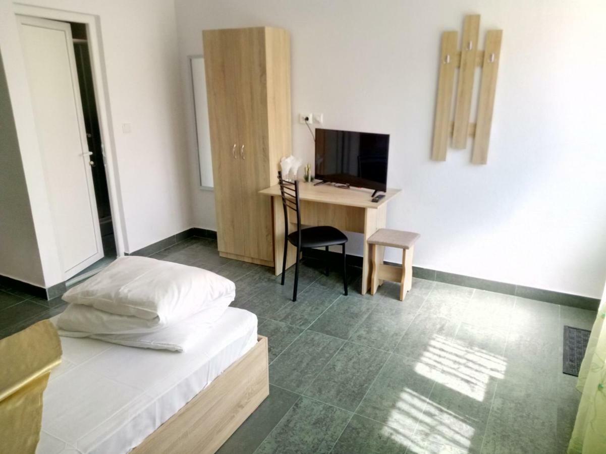 Camere De Inchiriat Carpati Hunedoara Eksteriør billede